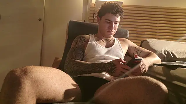 KevinWolf777 online show from April 21, 11:51 pm