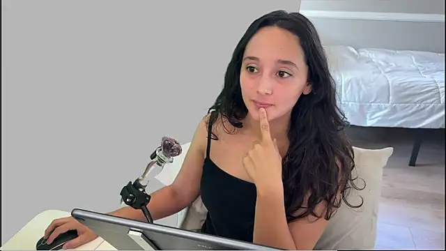 WinnieRin online show from December 3, 9:02 pm