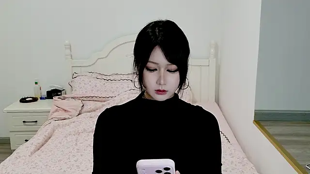Snapshot of The_icy_moon chatting on May 23, 11:58 am The icy moon online show from May 23, 11:58 am