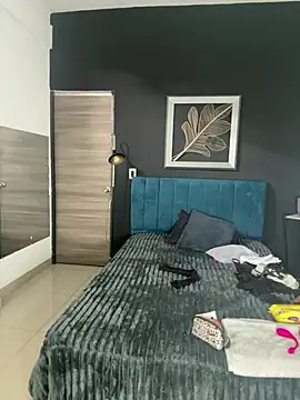 valentina herrrera online show from April 7, 4:51 pm