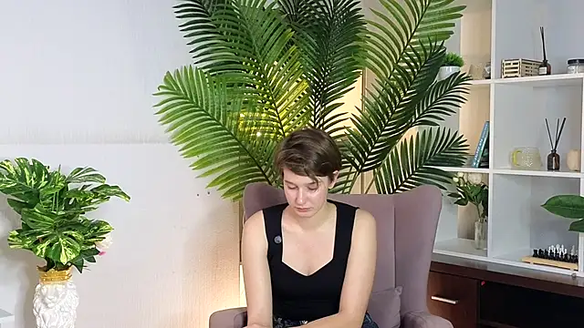 Snapshot of CaronArnstein chatting on October 18, 11:33 am CaronArnstein online show from October 18, 11:33 am