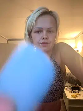 Snapshot of CherryXOX- chatting on October 28, 6:06 am CherryXOX- online show from October 28, 6:06 am