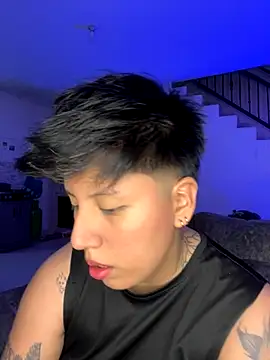 Snapshot of LiamSmith_1 chatting on October 29, 7:59 pm LiamSmith 1 online show from October 29, 7:59 pm