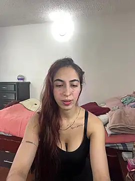Snapshot of MariamGray1 chatting on May 1, 5:01 am MariamGray1 online show from May 1, 5:01 am