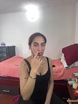 Snapshot of MariamGray1 chatting on May 5, 6:21 am MariamGray1 online show from May 5, 6:21 am