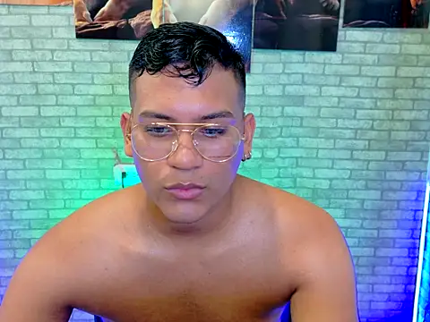 Snapshot of ThomasAxel chatting on November 3, 8:43 pm ThomasAxel online show from November 3, 8:43 pm