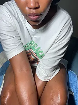 Snapshot of WaterMommy chatting on February 15, 10:39 pm WaterMommy online show from February 15, 10:39 pm