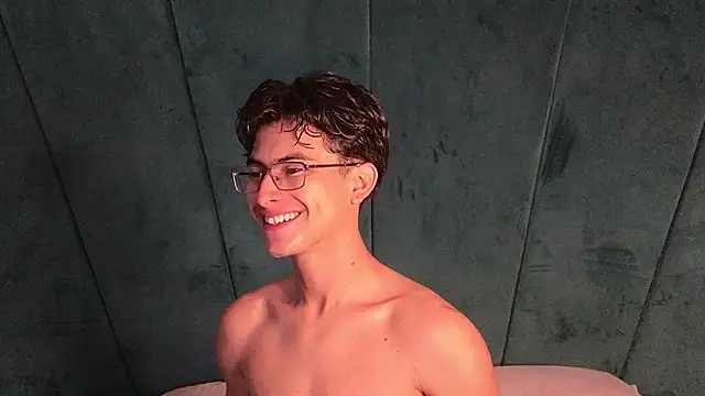 Aaron Eze online show from March 3, 11:16 am