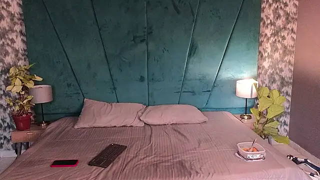 Aaron Eze online show from March 9, 1:04 pm