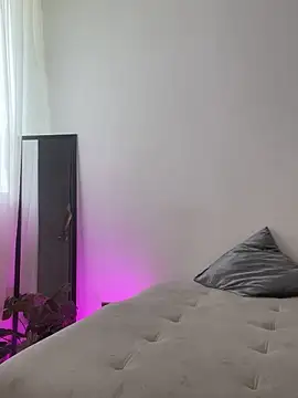 Esmeraldalcl online show from December 13, 9:09 pm