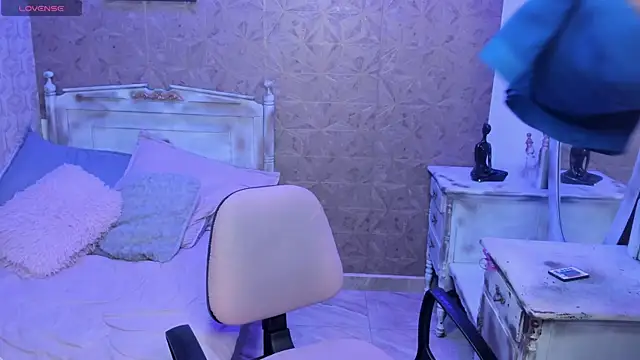 Sara clk online show from April 3, 3:32 pm