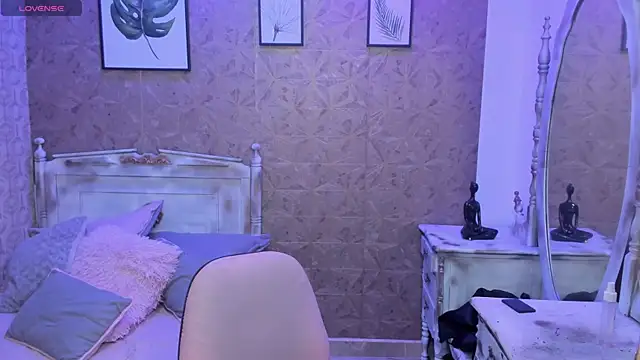 Sara clk online show from April 7, 7:47 pm