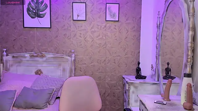 Sara clk online show from April 10, 8:13 pm