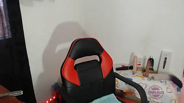 Snapshot of Meganlove2 chatting on October 17, 6:10 pm Meganlove2 online show from October 17, 6:10 pm