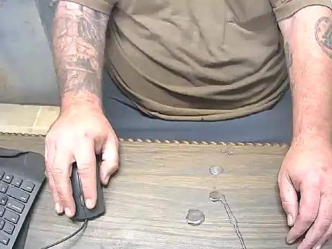 awynn1980 online show from October 31, 4:19 pm