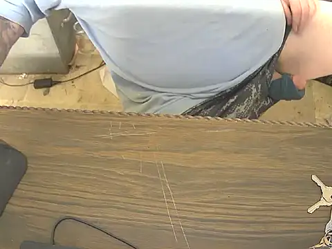 awynn1980 online show from February 18, 4:03 pm