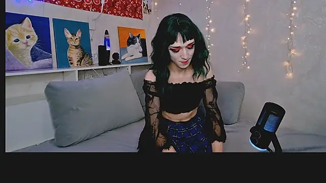 Snapshot of whoalexxa chatting on November 19, 12:05 pm whoalexxa online show from November 19, 12:05 pm