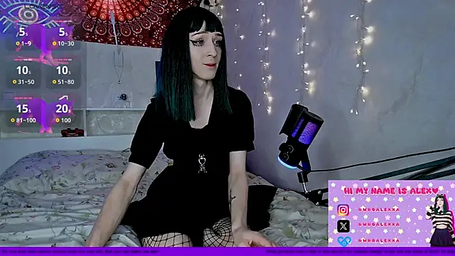 Snapshot of whoalexxa chatting on January 8, 6:59 am whoalexxa online show from January 8, 6:59 am