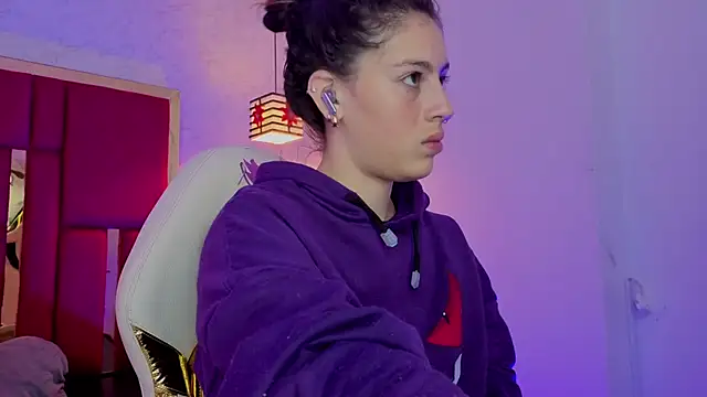 moon winy online show from April 15, 11:39 am