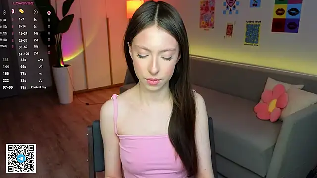 Yasmin Kass online show from April 3, 6:33 am