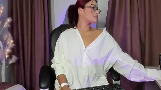 Snapshot of camila__bouzas chatting on March 27, 11:32 am camila bouzas online show from March 27, 11:32 am