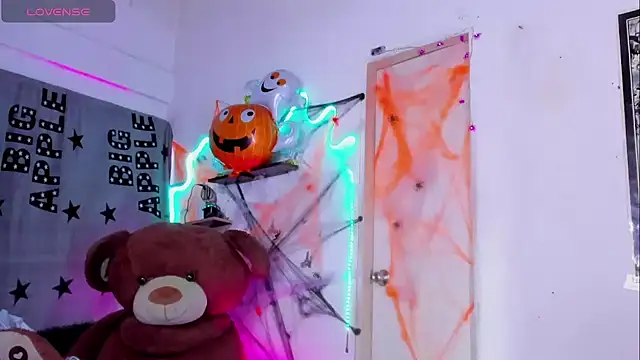 Snapshot of latina_sexyhorny chatting on November 1, 8:33 pm latina sexyhorny online show from November 1, 8:33 pm