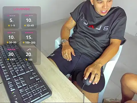 Snapshot of kelvin_276 chatting on March 19, 1:42 am kelvin 276 online show from March 19, 1:42 am