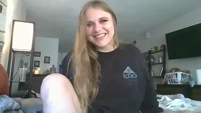 Snapshot of N1naBeanz chatting on October 17, 4:20 pm N1naBeanz online show from October 17, 4:20 pm