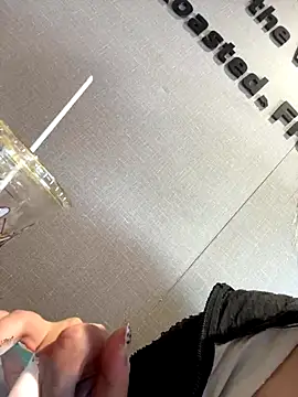 Snapshot of junjunbabe00000 chatting on October 16, 7:42 am junjunbabe00000 online show from October 16, 7:42 am