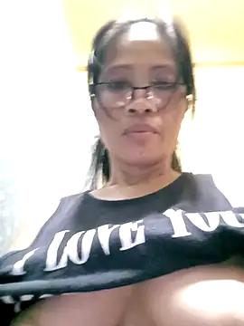 Snapshot of sexy_ketty chatting on October 23, 10:19 pm sexy ketty online show from October 23, 10:19 pm