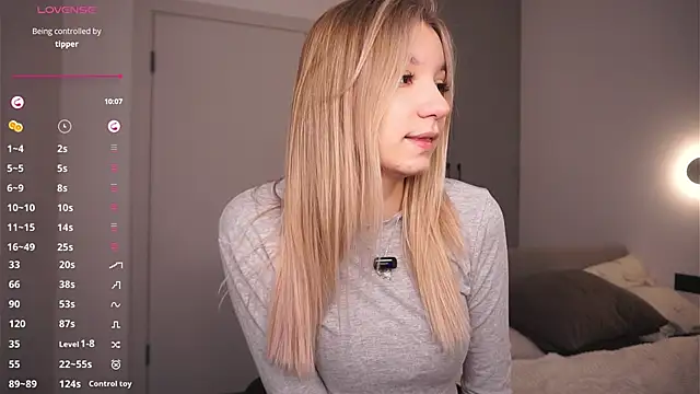 BrynnHolverson online show from February 7, 8:12 pm