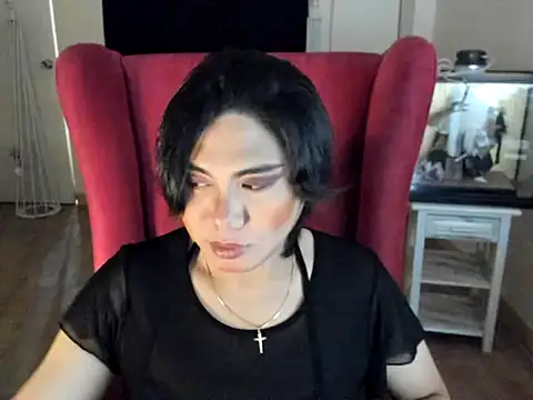 Snapshot of GoldenTs69 chatting on November 9, 2:54 am GoldenTs69 online show from November 9, 2:54 am