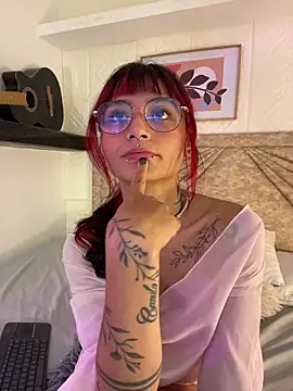 Snapshot of Emma_duff chatting on April 24, 12:18 pm Emma duff online show from April 24, 12:18 pm