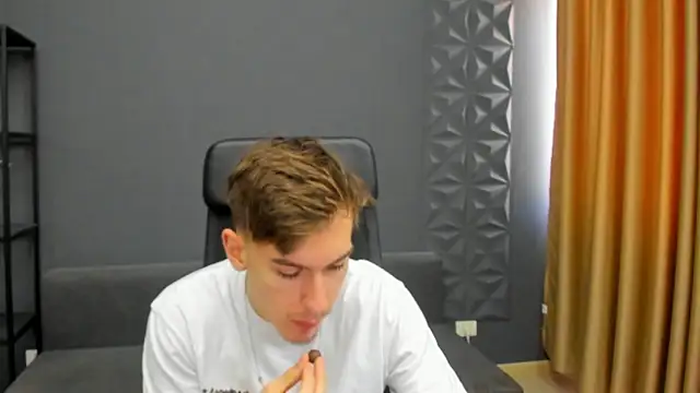 BradyFlint online show from April 14, 8:09 am