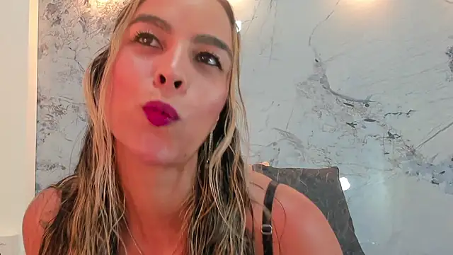 Snapshot of Karina_chastillo chatting on April 22, 11:34 am Karina chastillo online show from April 22, 11:34 am