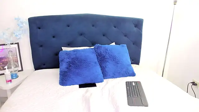 Scarlett Glows1 online show from November 15, 7:21 pm