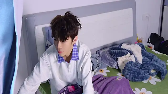 Snapshot of Stuffy-111 chatting on October 22, 11:37 pm Stuffy-111 online show from October 22, 11:37 pm