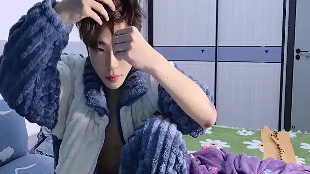 Snapshot of Stuffy-111 chatting on October 27, 5:22 am Stuffy-111 online show from October 27, 5:22 am