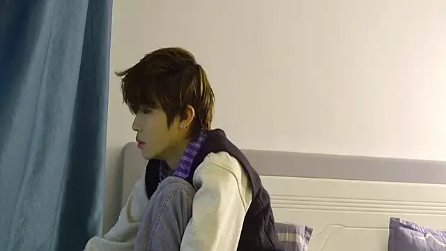 Snapshot of Stuffy-111 chatting on February 1, 10:52 pm Stuffy-111 online show from February 1, 10:52 pm