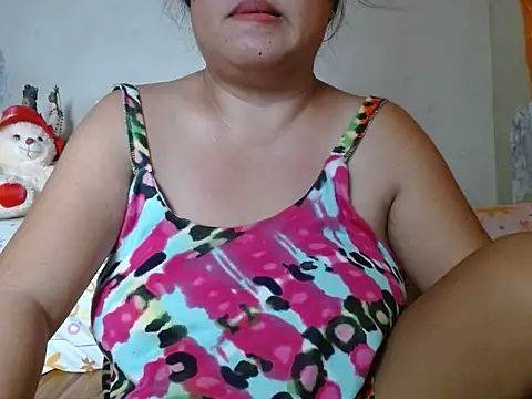 Snapshot of lovenaya chatting on May 21, 1:12 am lovenaya online show from May 21, 1:12 am