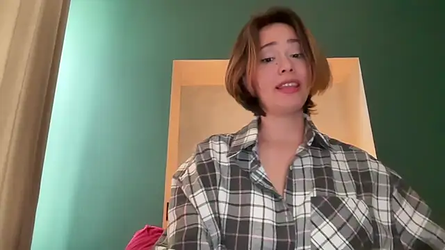 Snapshot of WillHannah chatting on April 4, 1:30 pm WillHannah online show from April 4, 1:30 pm