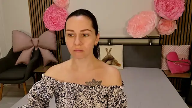 DitaNoir online show from February 14, 10:01 am