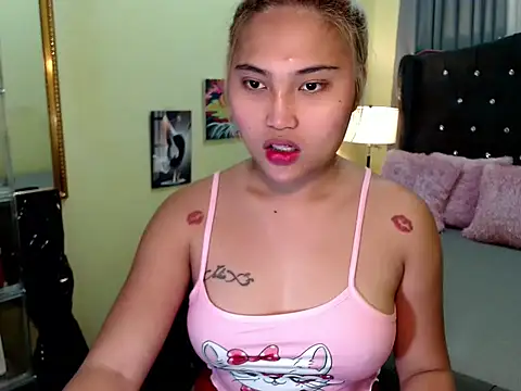 Snapshot of Sammyloove chatting on May 15, 10:00 am Sammyloove online show from May 15, 10:00 am