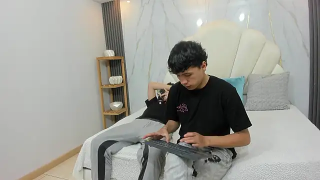 hoot booys  online show from January 31, 7:56 pm