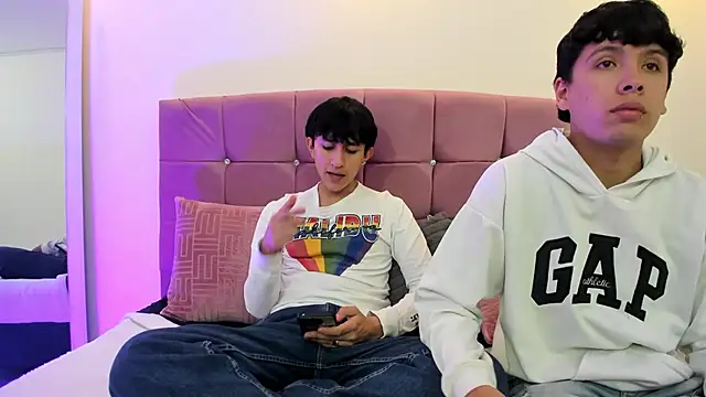 hoot booys  online show from February 9, 8:13 pm