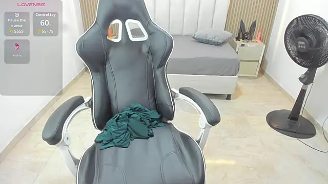 Aziz daud online show from April 14, 7:09 pm