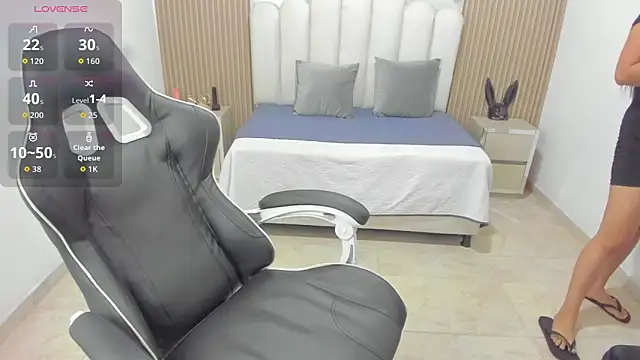 Snapshot of Aziz_daud chatting on May 9, 7:08 pm Aziz daud online show from May 9, 7:08 pm