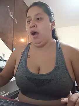 Snapshot of laurita_goloza39 chatting on July 24, 8:45 am laurita goloza39 online show from July 24, 8:45 am