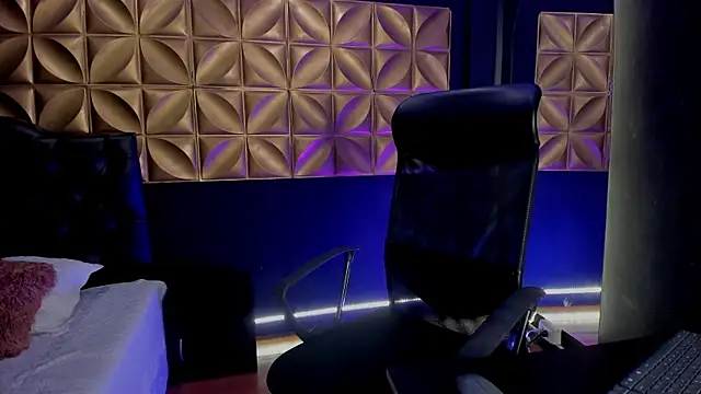 lovenatasha  online show from October 28, 5:15 pm