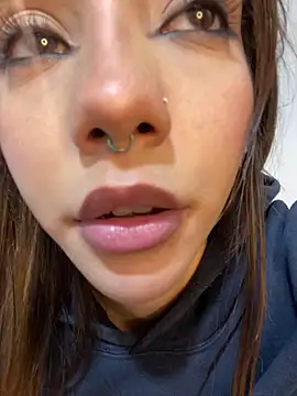 Snapshot of MiaaCute- chatting on May 5, 8:50 pm MiaaCute- online show from May 5, 8:50 pm